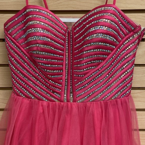 Terani Couture women special occasion dress. Size 10 - Picture 2 of 5